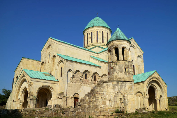 La cathédrale de Bagrati ou la cathédrale de la Dormition, située sur la colline Ukimerioni dans la ville de Kutaisi, région d'Imereti, Géorgie - Photo, image