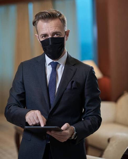 business man wearing protective face mask at office - Zdjęcie, obraz