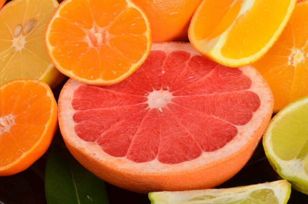 Close-up of sliced citrus fruits, Various citrus fruits, Citrus background - Foto, afbeelding