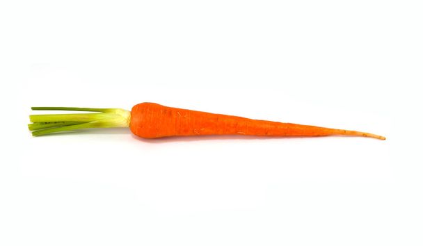 Zanahoria roja fresca sobre fondo blanco
 - Foto, Imagen