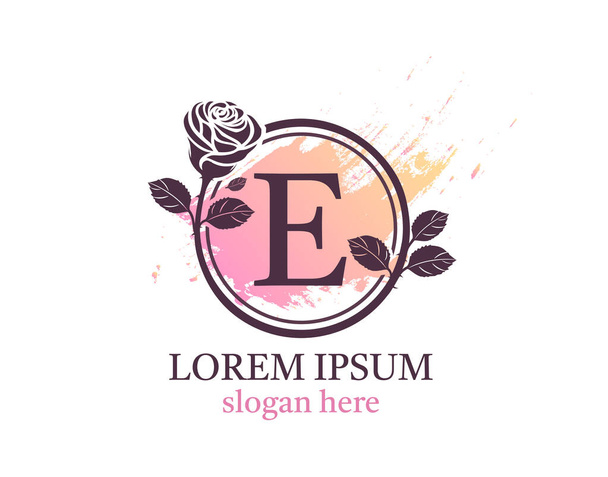 Logo monogramu E. Kruh květinový styl s krásnými růžemi. Ženský design ikon. - Vektor, obrázek