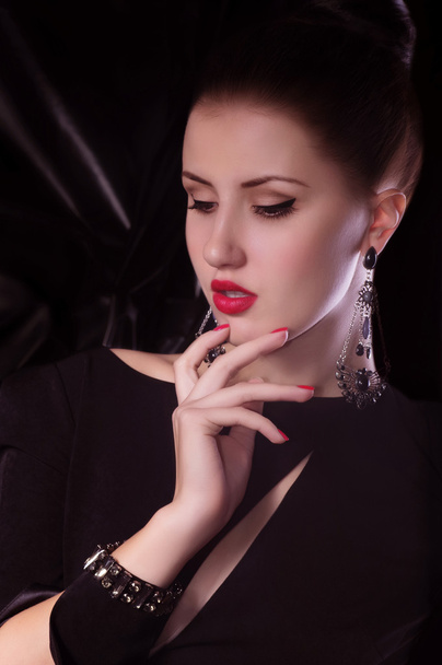 Fashion woman with earrings - Foto, Imagen