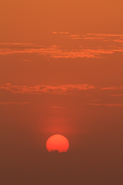 Puesta de sol roja
 - Foto, imagen