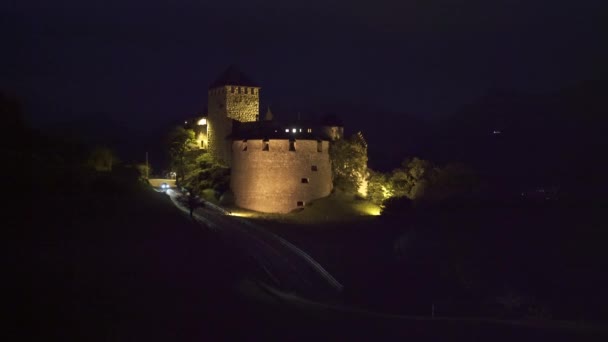Geceleri Lihtenştayn 'daki Vaduz Kalesi - Video, Çekim