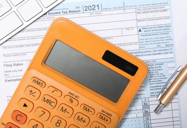 Calculator, keyboard and pen on document, flat lay. Tax accounting - Zdjęcie, obraz