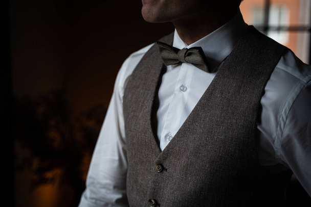A man wearing a suit and tie - Fotoğraf, Görsel