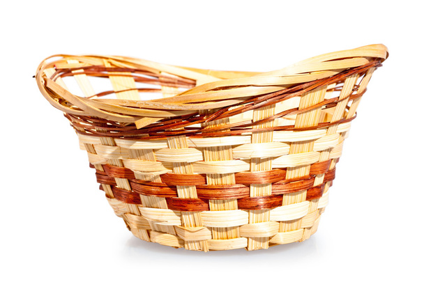 cesta de mimbre para el primer uso en el hogar
 - Foto, imagen