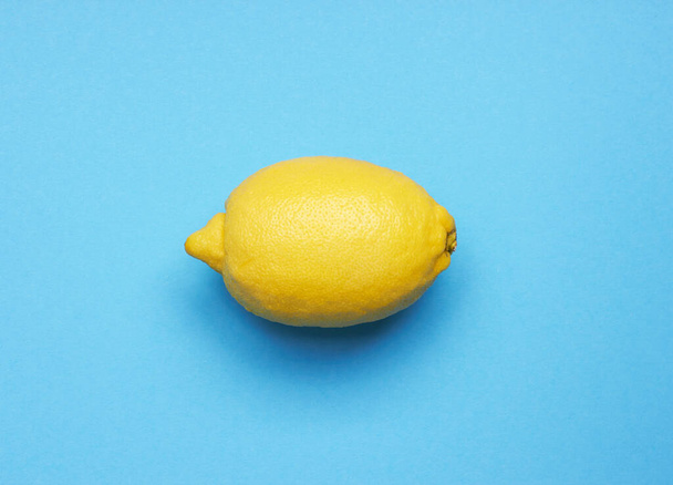 Ripe Lemon on blue background - 写真・画像