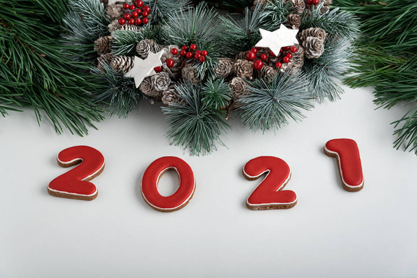 Inscription 2021 from gingerbread, Christmas wreath. White background. Happy New Year 2021 - Foto, Imagen