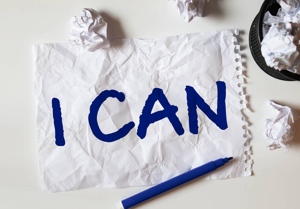 I can self motivation - cutting the letter t of the written word I can't so it says I can. - Foto, Imagen