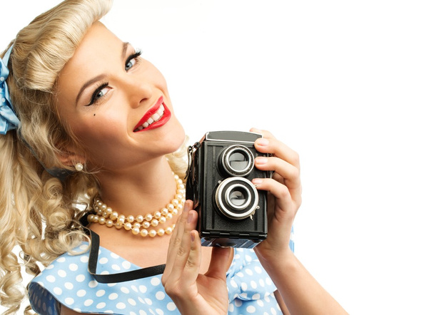 Blond coquette pin up style young woman in blue dress with vintage camera - Foto, Imagem
