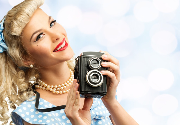 Blond coquette pin up style young woman in blue dress with vintage camera - Zdjęcie, obraz
