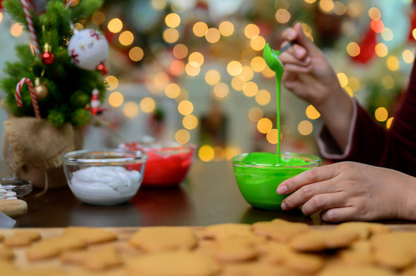 Σπιτικά χριστουγεννιάτικα μπισκότα για Χριστούγεννα και Ευτυχισμένο το Νέο Έτος - Φωτογραφία, εικόνα