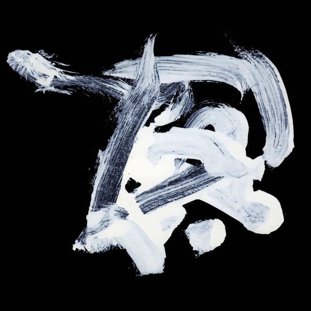 Dynaaminen valkoinen siveltimenvedot mustalla taustalla zen tyyli tausta ja rakenne - Valokuva, kuva