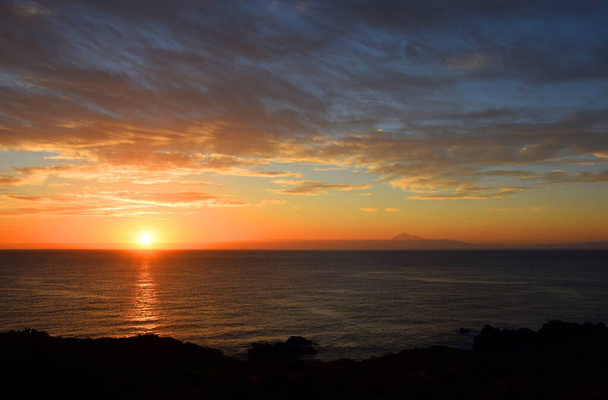 Sonnenaufgang bei La Palma; Blick zum Teide - Photo, Image