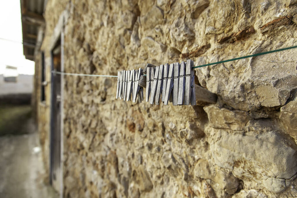 Деталь деревянных предметов для вешания мокрой одежды - Фото, изображение