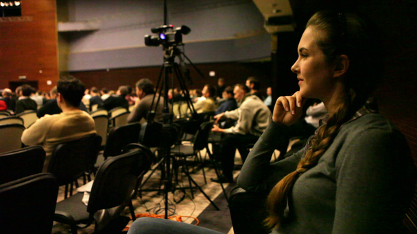 Woman listening lecture - Footage, Video