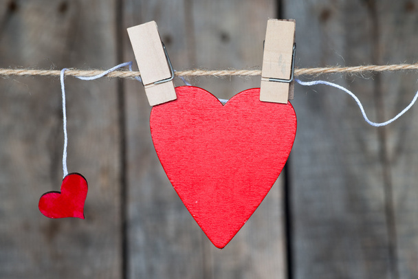 Two paper hearts hanging on a rope - Φωτογραφία, εικόνα