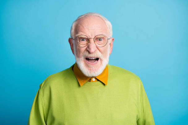 Photo of angry pensioner old man yell crazy face wear specs green pullover isolated blue color background - Фото, зображення