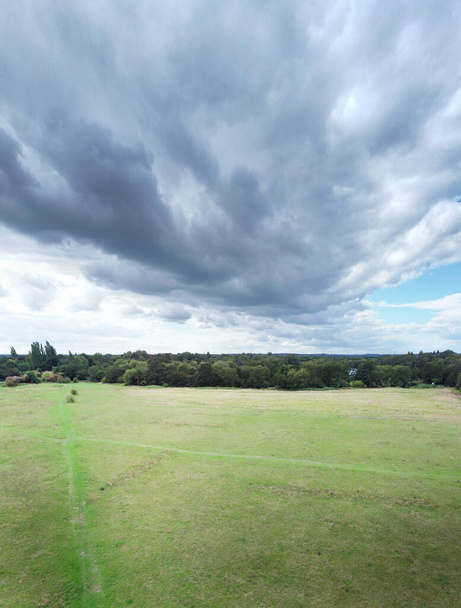 vista del paisaje desde arriba del campo de Shepperton fuera de Londres Inglaterra  - Foto, Imagen
