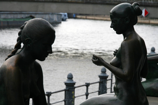 Statues in the downtown of Berlin - Φωτογραφία, εικόνα