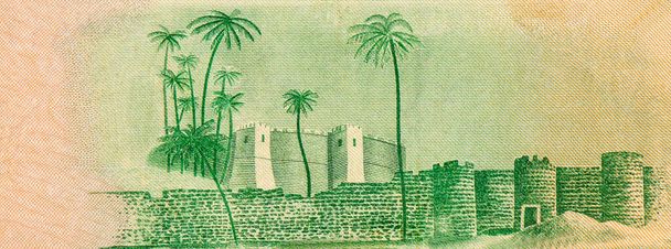 Festung und Palmen, Porträt aus libyschen 1 / 4 Dinar 1984 Banknoten.  - Foto, Bild