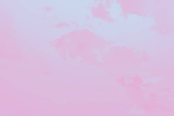 Abstracto pastel rosa suave acuarela cielo fondo con nubes borrosas - Foto, Imagen