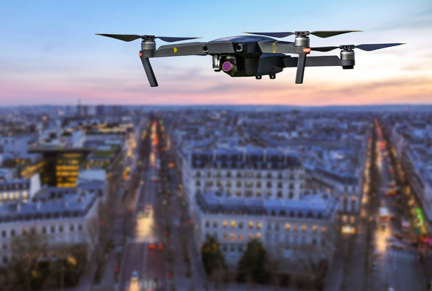 Sistema de aviones no tripulados de la policía, Drone volando por encima de un barrio y la calle en París - Foto, Imagen
