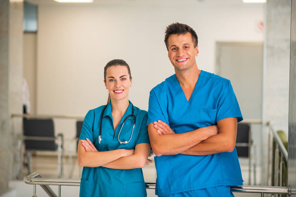 Two doctors standing with arms crossed and smiling - Foto, Imagem