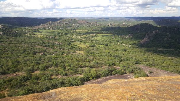 Paesaggio della catena montuosa al Parco nazionale di Matobo nello Zimbabwe - Foto, immagini