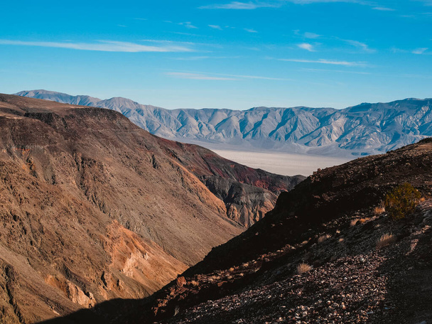 Pohled na Rainbow Canyon od otce Crowleyho v Death Valley - Fotografie, Obrázek