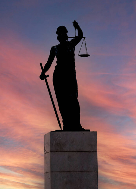 Turquie Izmir Cesmealti, statue de justice en bronze - Photo, image