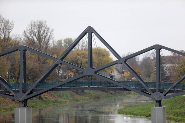 Ponte pedonal de madeira, construção de madeira, Lituânia, Kedainiai - Foto, Imagem