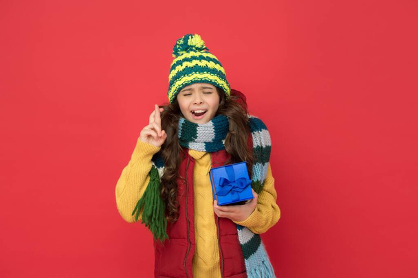 make a wish. enjoy shopping. ready for holidays. boxing day. autumn season fashion. teenage girl in woolen garment with gift. warm clothing trends. happy childhood. kid in knitwear hold present box - Фото, изображение