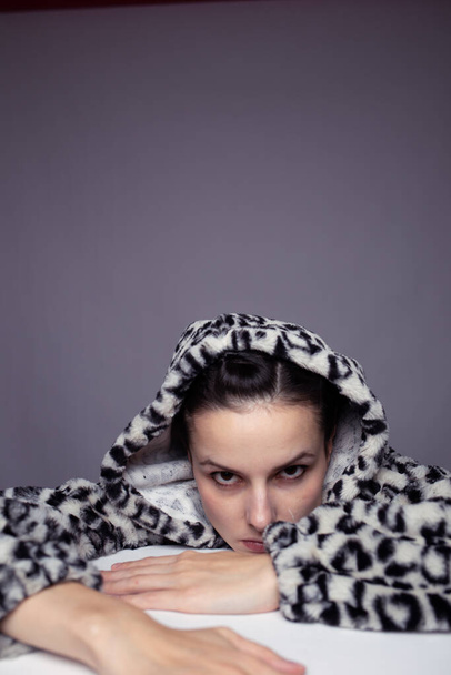 young woman, gray background - Valokuva, kuva