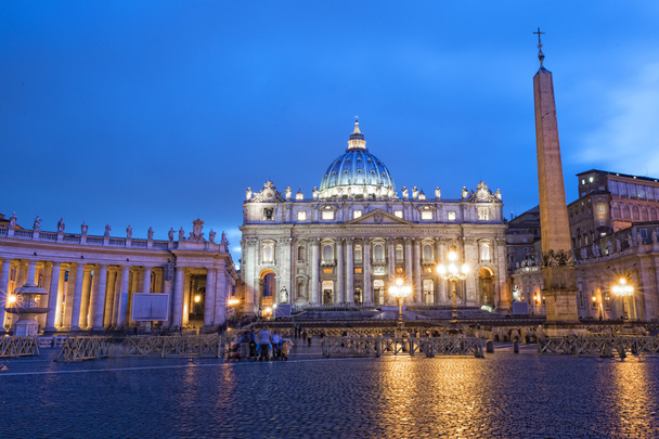 Рим Ватикану розмістити Соборі Святого Петра вночі - Фото, зображення