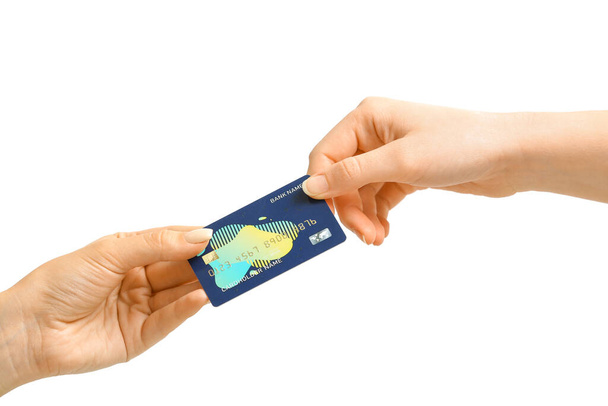 Женские руки с кредитной картой на белом фоне - Фото, изображение