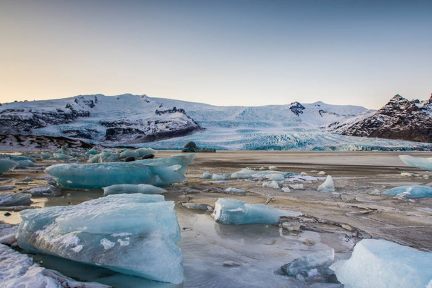 Diamond Beach Zonsopgang in de winter IJsland. - Foto, afbeelding