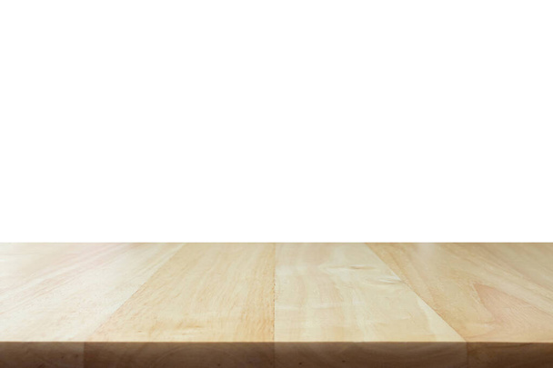 Piano in legno vuoto isolato su sfondo bianco per il montaggio dell'esposizione del prodotto - Foto, immagini