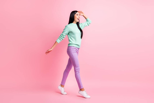 Full length photo of sweet adorable young lady wear teal pullover looking far away empty space arm forehead isolated pink color background - Фото, изображение