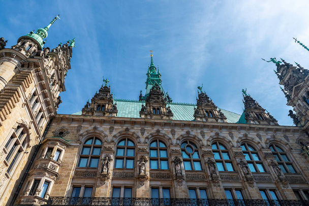 Фасад Гамбургской ратуши в центре Гамбурга, Германия - Фото, изображение