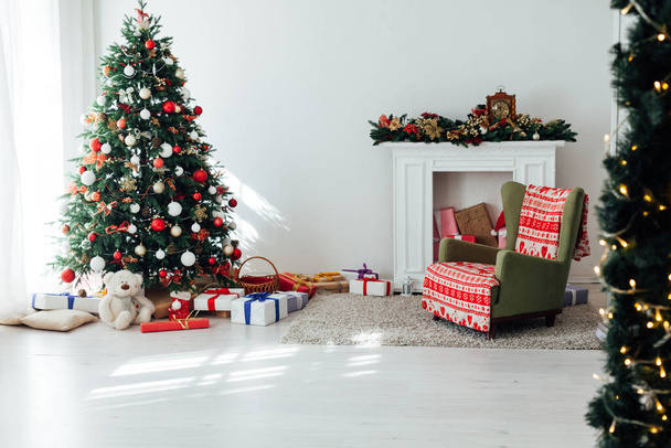 Noel ağacı süslemeleri Noel arifesi süsleri beyaz arka plan - Fotoğraf, Görsel
