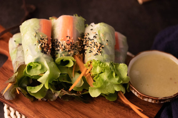 Krabí salát se salátem ze zeleného dubu - Fotografie, Obrázek