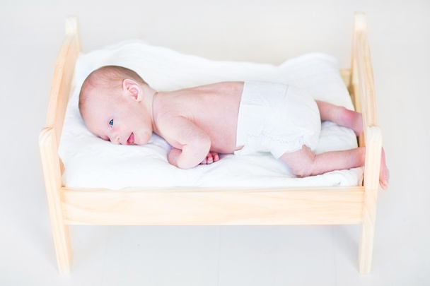 uyuyan yeni doğan bebek - Fotoğraf, Görsel