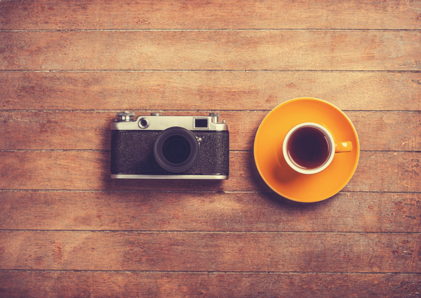 Ретро-камера и чашка кофе
. - Фото, изображение
