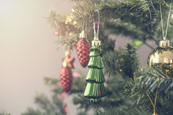 Κοντινό πλάνο Χριστουγεννιάτικο Δέντρο με Διακόσμηση, Πρωτοχρονιά έννοια - Φωτογραφία, εικόνα
