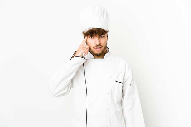 młody arabski kucharz człowiek pokazując rozczarowanie gest z palcem wskazującym. - Zdjęcie, obraz