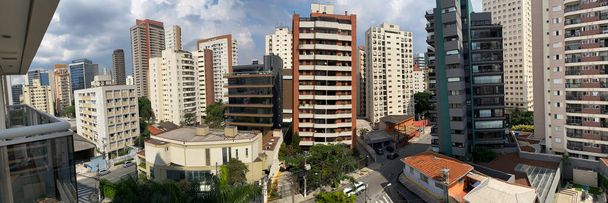 Güney Amerika 'da bina inşaatı. Birkaç farklı bina. Sao Paulo şehri, Brezilya.  - Fotoğraf, Görsel