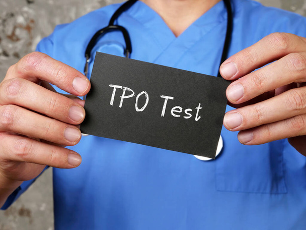 Gezondheidszorg concept betekent schildklier Peroxidase Test TPO Test met inscriptie op het stuk papier - Foto, afbeelding