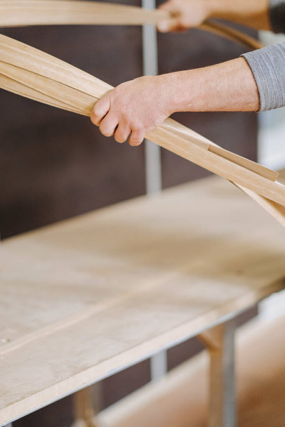 A vertical closeup shot of a carpenter working on wood at a factory - Fotografie, Obrázek